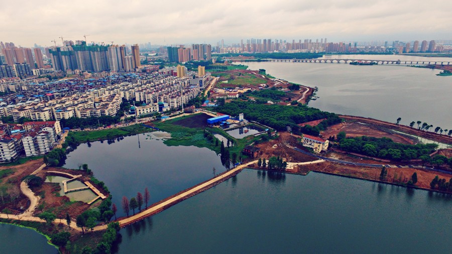 7、湖北省武汉市墨水湖综合整治疏浚工程，由水电五局承建.jpg